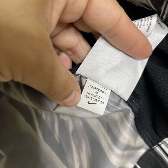 Nike SHIELD Jacket Medium Full-Zip Running Black Mesh Panel Hide Away Hooded - Picture 12 of 15